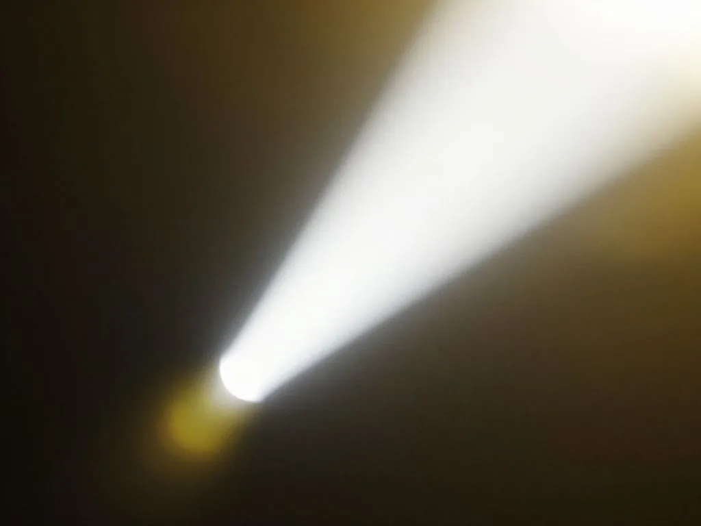 10W LED ile to wat? Dlaczego w 2026 roku liczą się lumeny, nie waty!